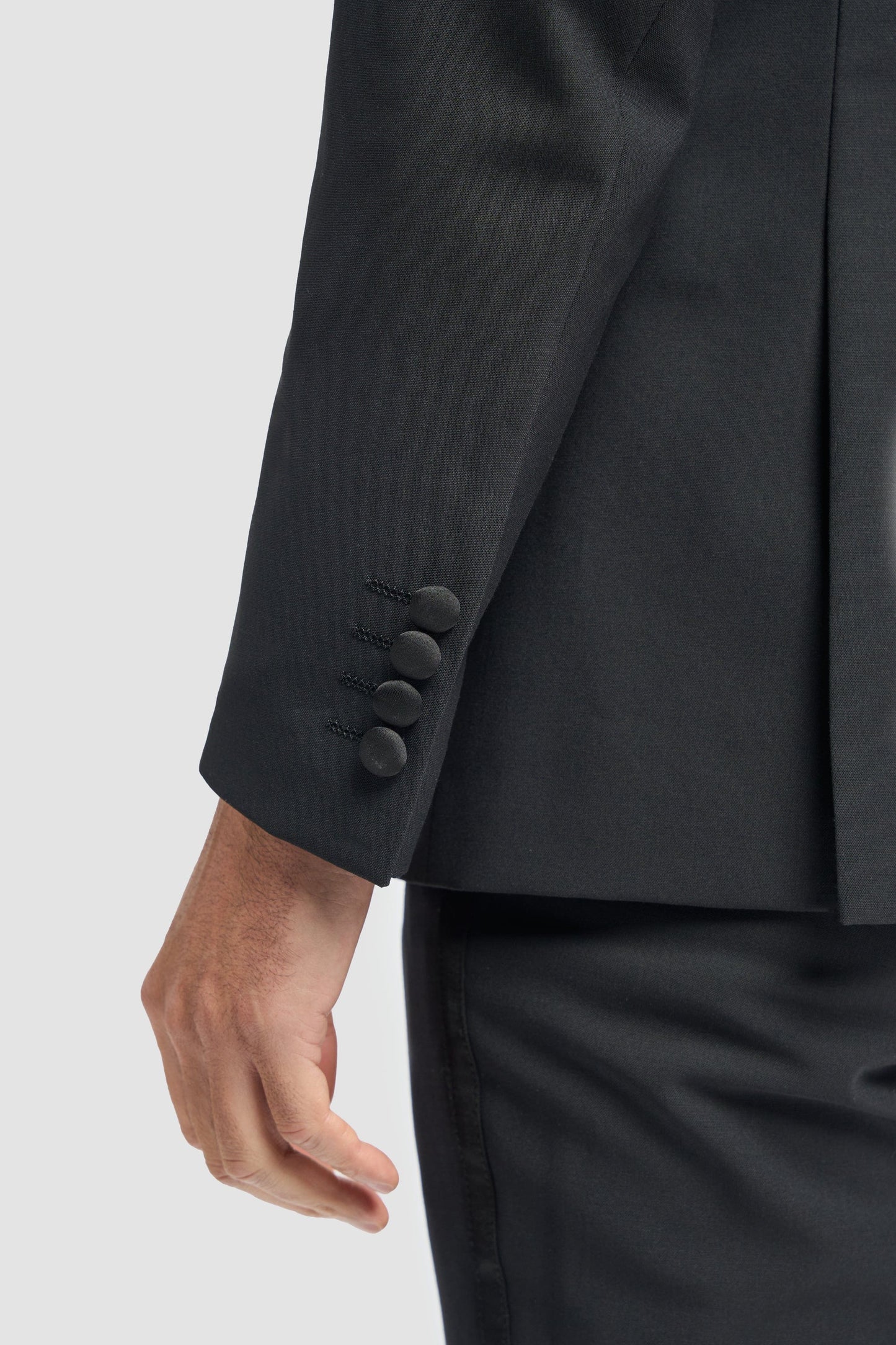 Cavani Aspen Black 2-Piece Suit