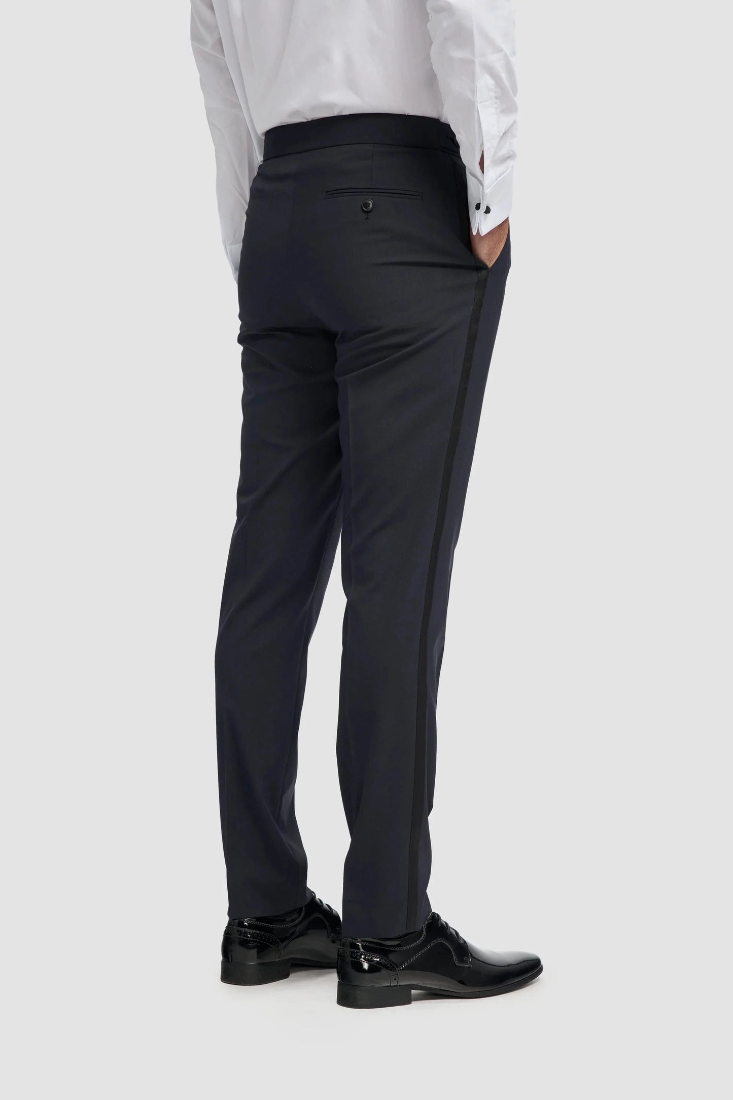 Cavani Aspen Midnight Navy 2-Piece Suit