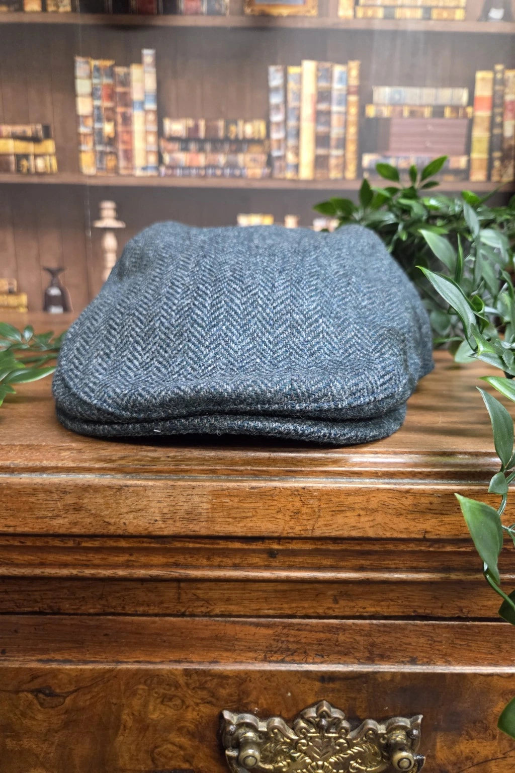 Cavani Thomas Lush Olive Tweed Flat Cap – front view of men's olive herringbone flat cap