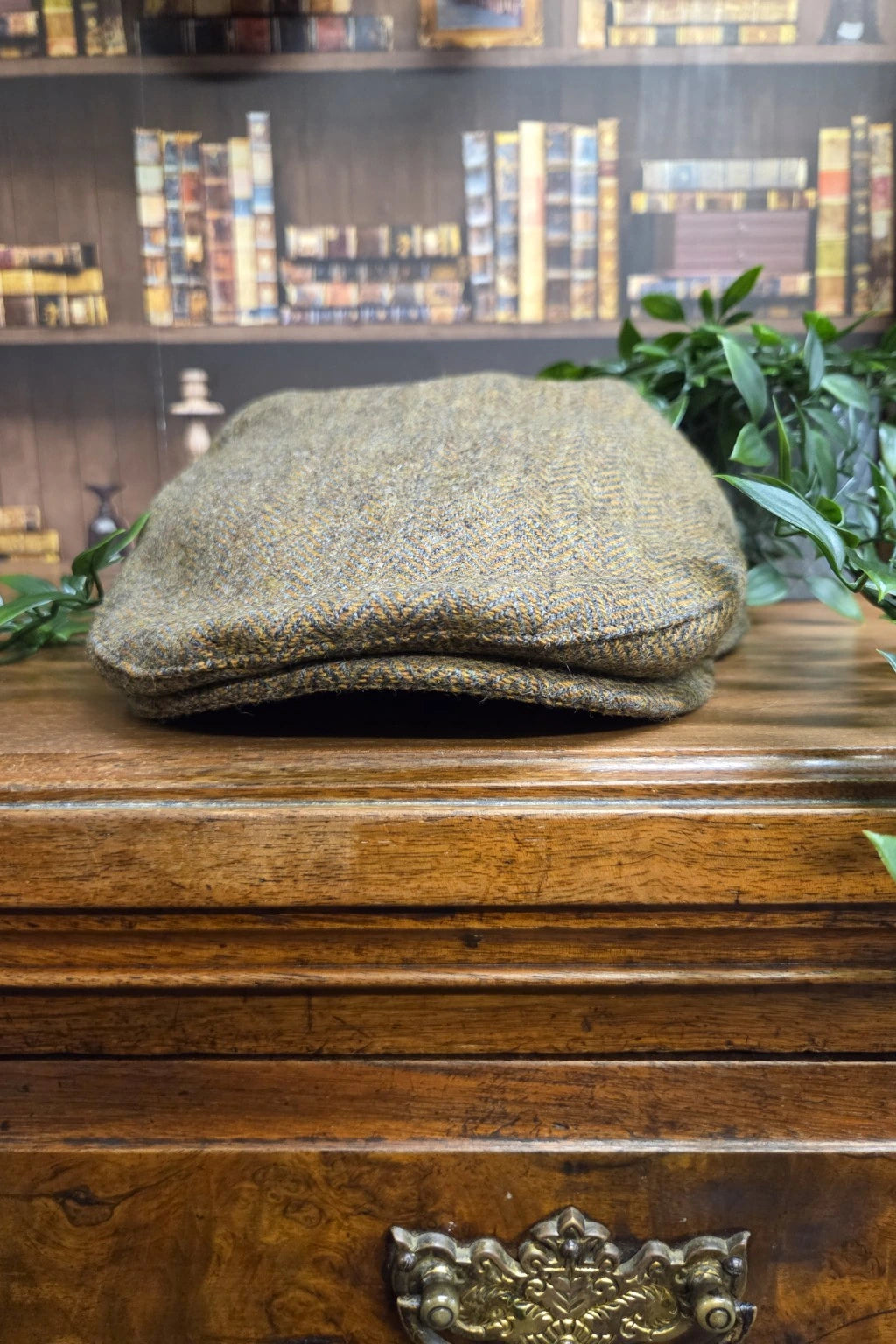 Cavani Thomas Brown Tweed Flat Cap – front view of men's brown herringbone flat cap