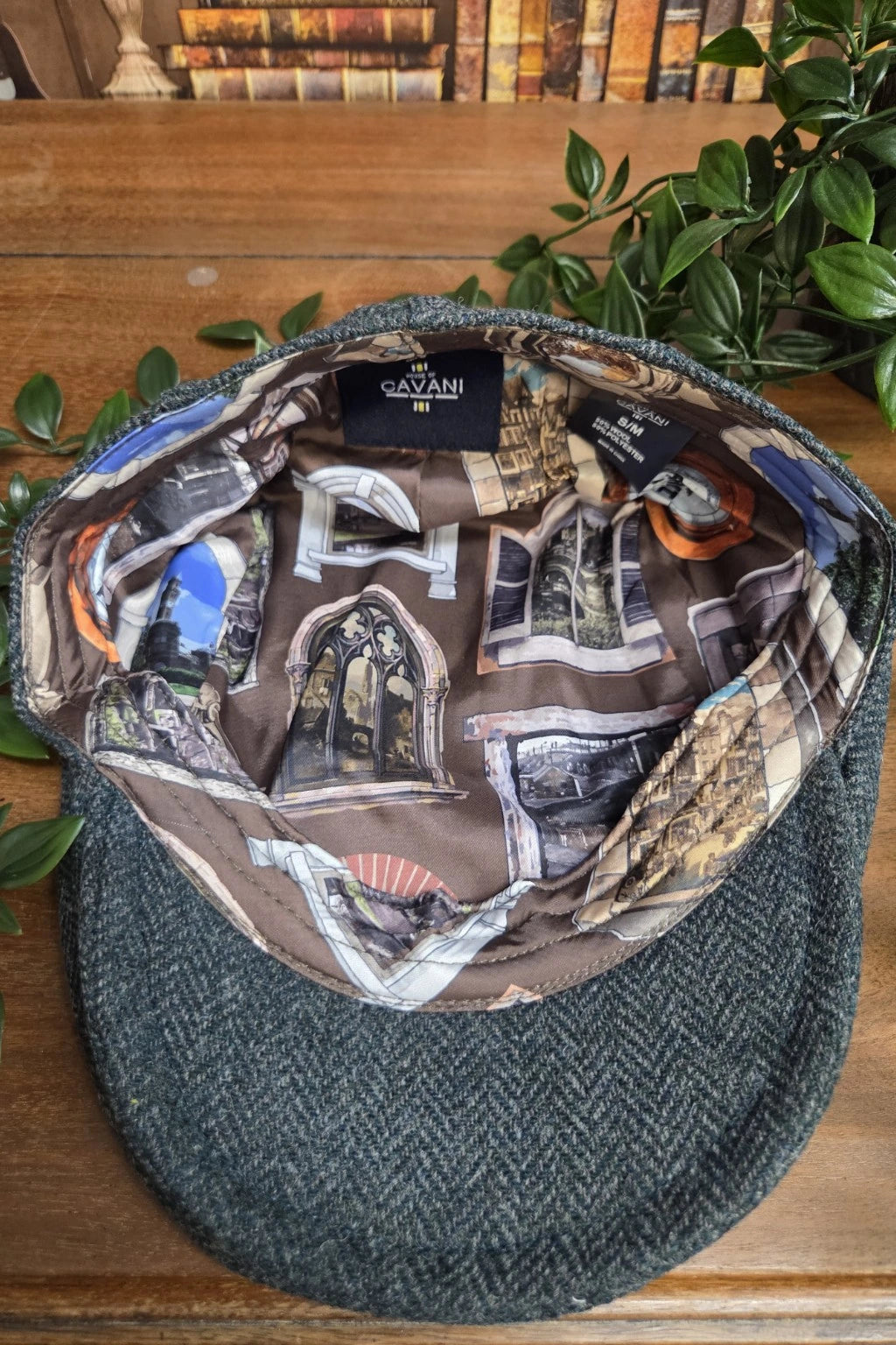 Cavani Thomas Lush Olive Tweed Flat Cap – patterned Cavani lining inside men's olive herringbone flat cap